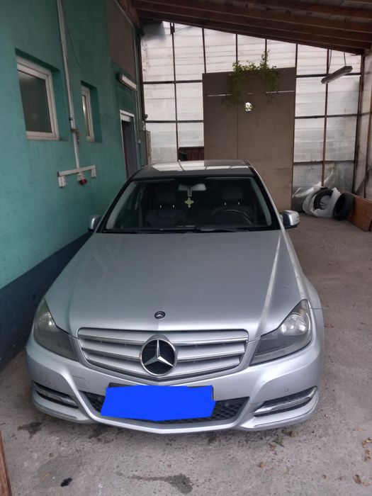 Vând Mercedes-Benz C