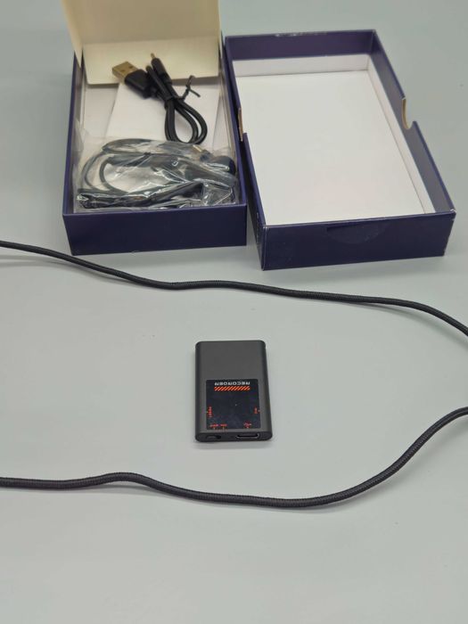 Дигитален диктофон M11 с метален корпус, FM радио и гласово активиране