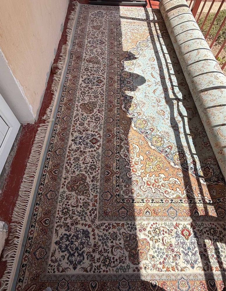 Gilam sotiladi 5m x 4m xolati yaxshi