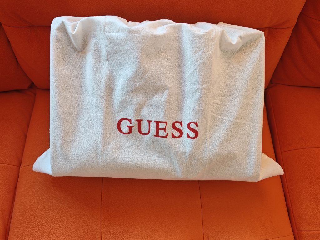 Луксозна дамска чанта Guess