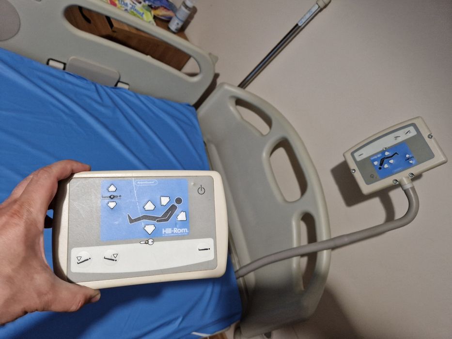 Vand pat mecanic pt persoane imobilizate la pat