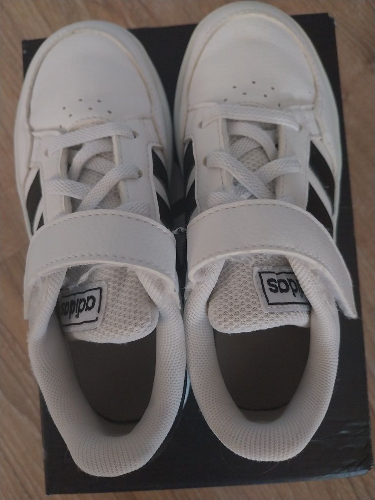 Детски маратонки на adidas