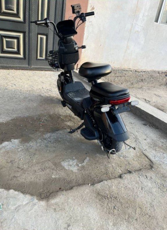 Skuter Holati ideal 15 km yuradi