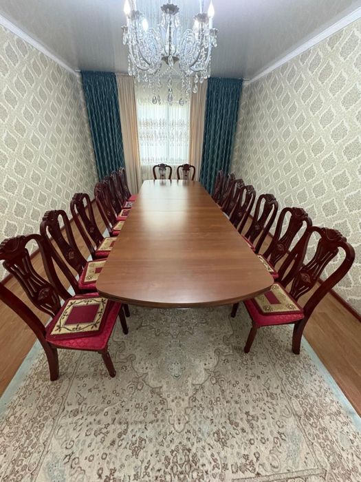 Стол со стульями