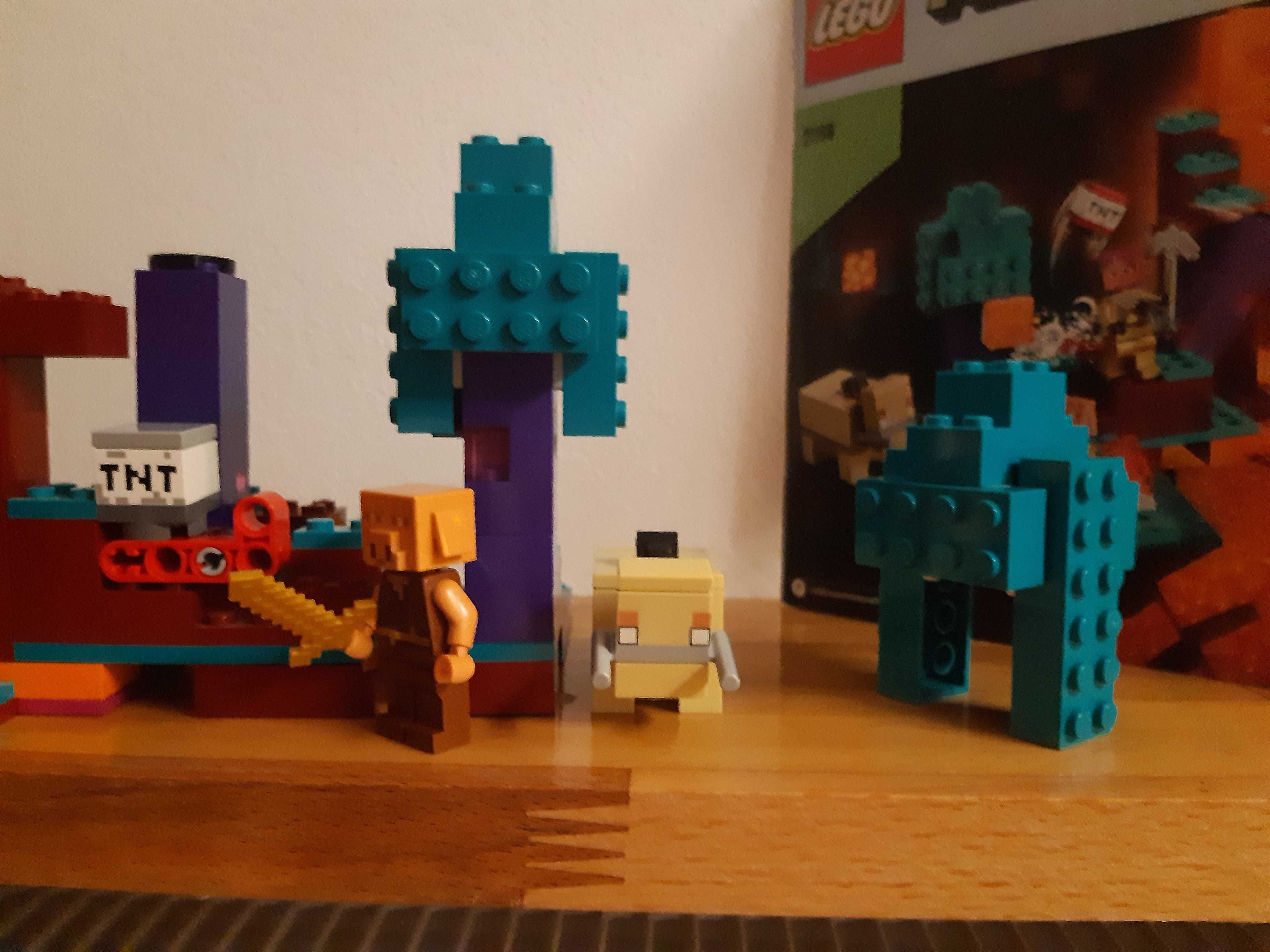 LEGO Minecraft: Padurea deformata 21168, 8 ani+, 287 piese