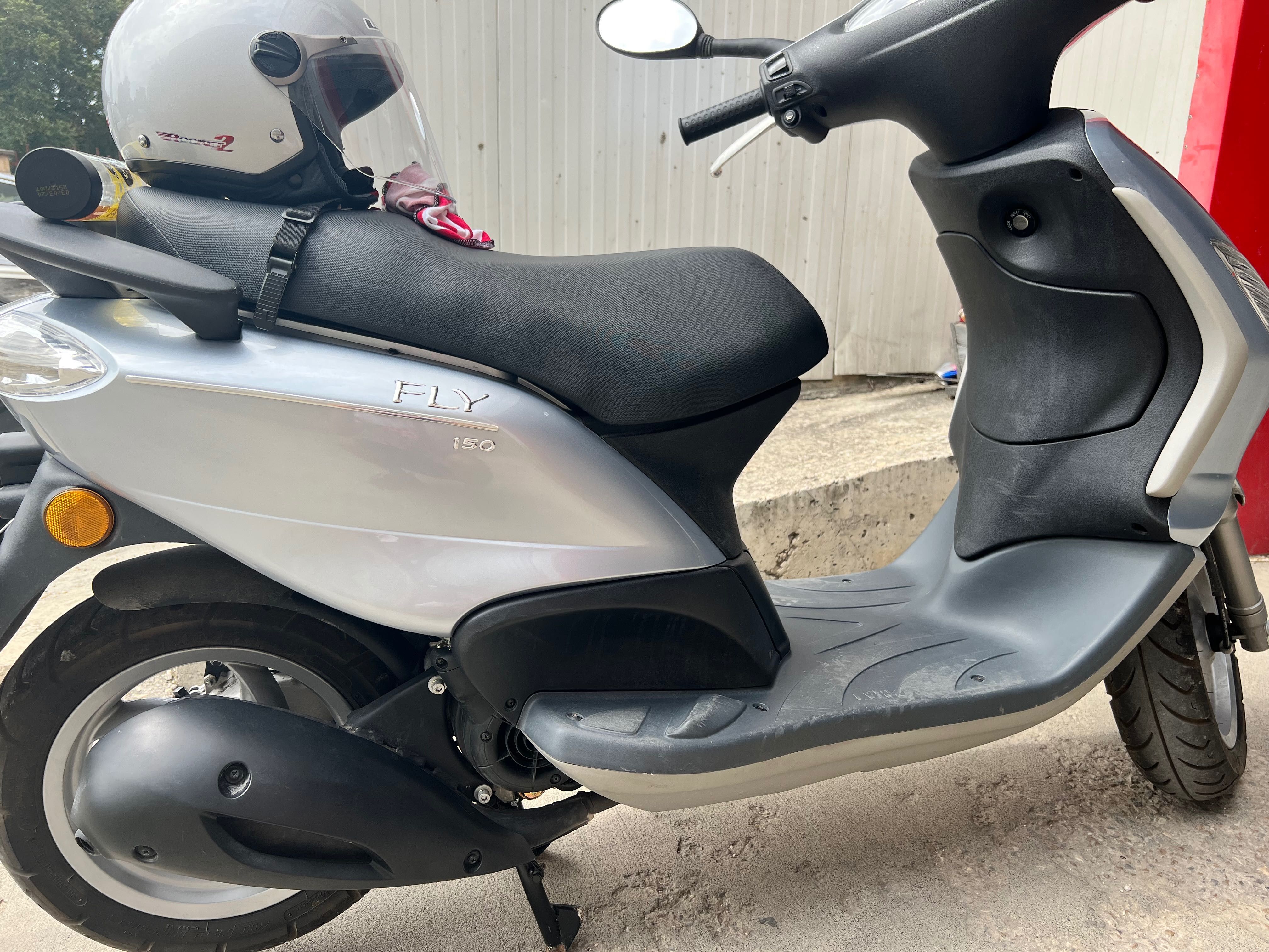 Скутер Piaggio Fly 150cc