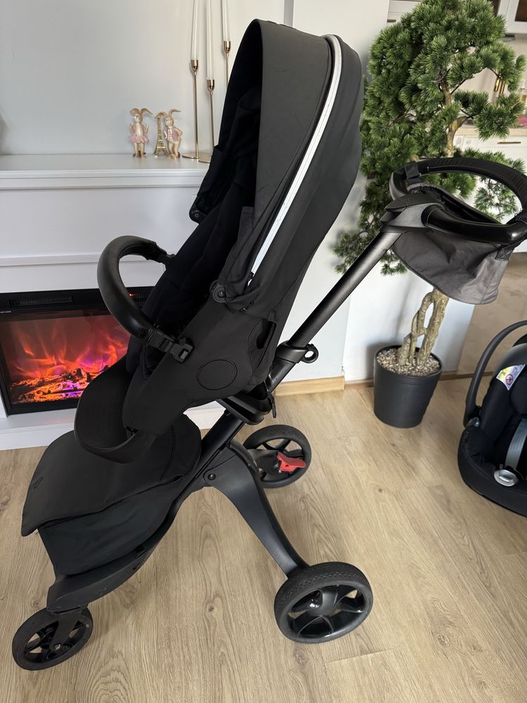 Stokke Xplory rich black и кош за новородено на Cybex cloud Z