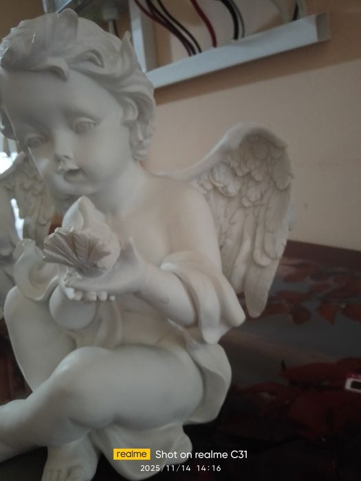 Vând 2 îngeri  noi