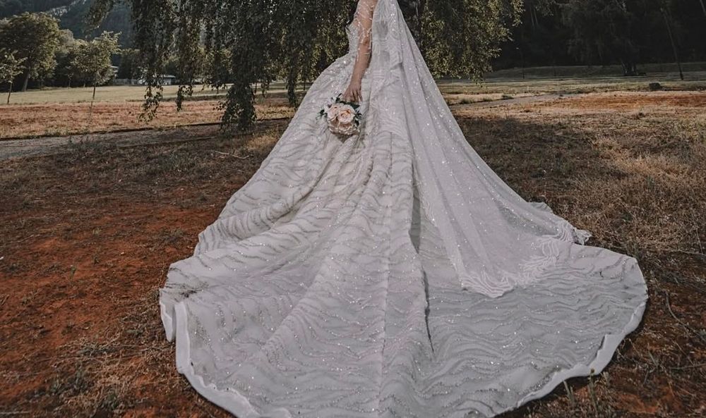 Булчинска рокля тип принцеса, було и аксесоари