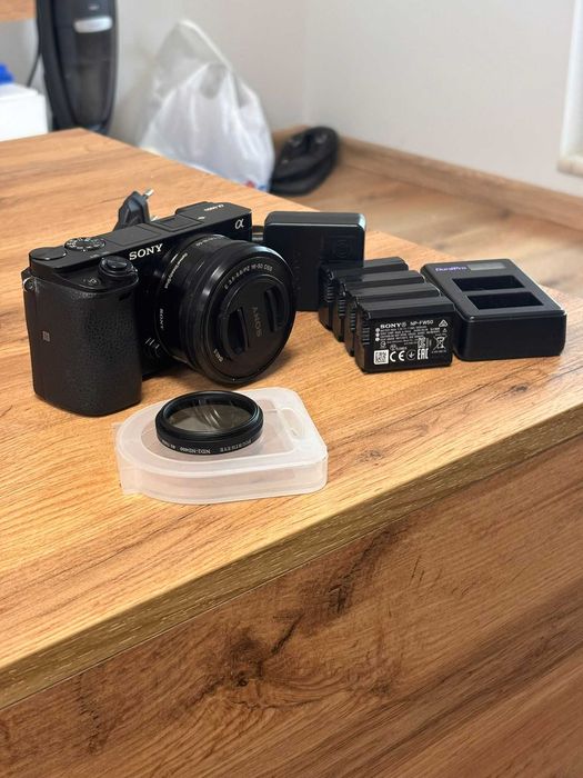 Sony A6000 с обектив 16–50mm + комплект аксесоари
