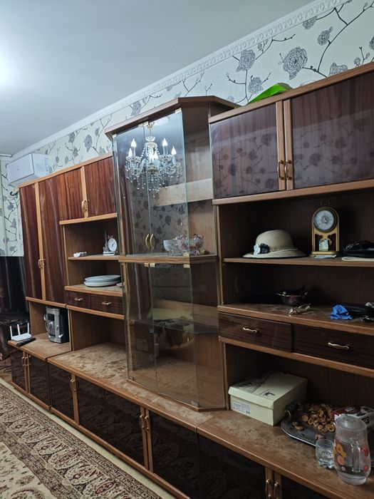 Продам стенку 320 длина ,высота210 производство бывшая Чехословакия