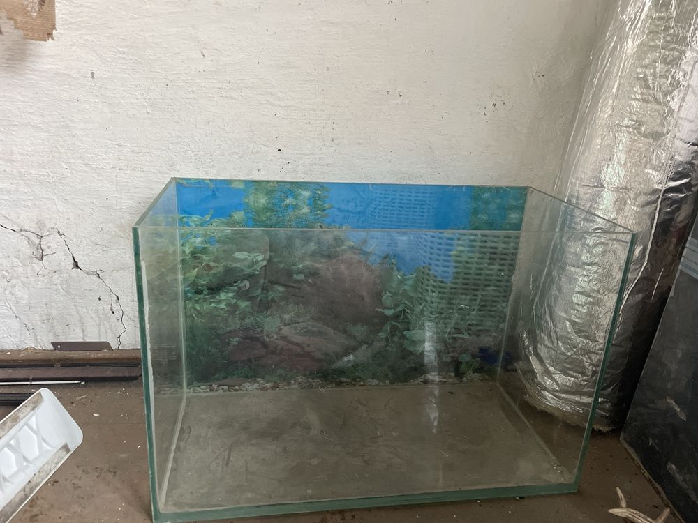 Продам аквариум 60 литров в хорошем состояни стекло 6 мм