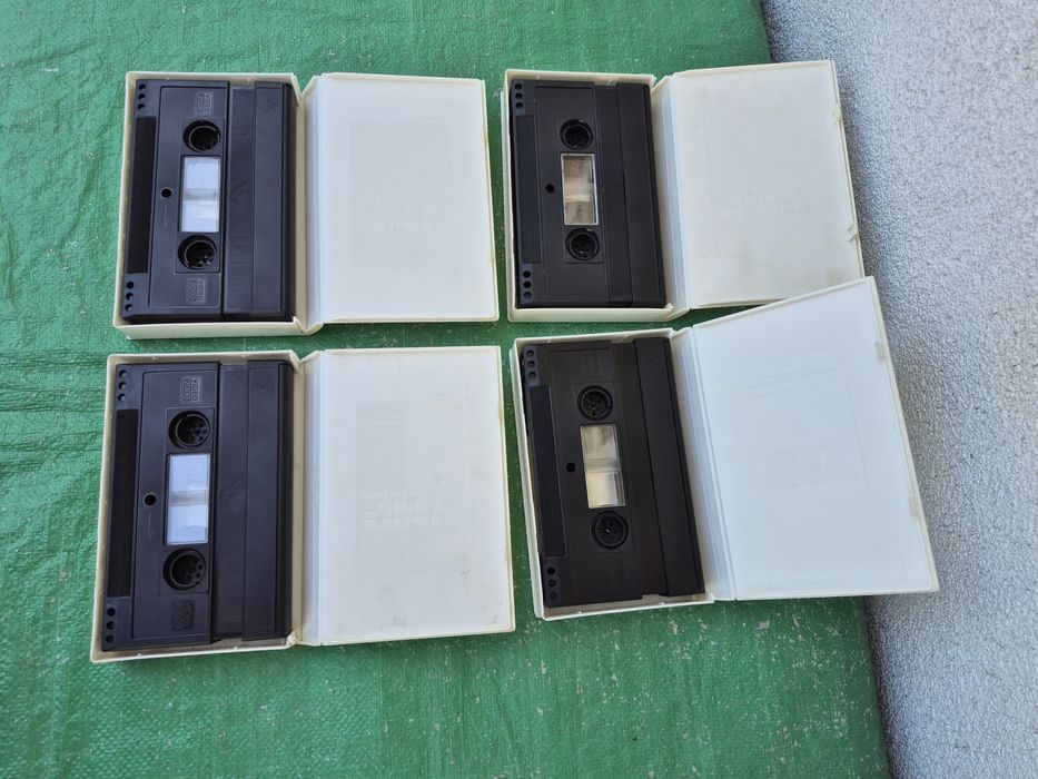 Vând 4 casete video 2000 VCC  ,240 minute. 2×2, colectie de filme