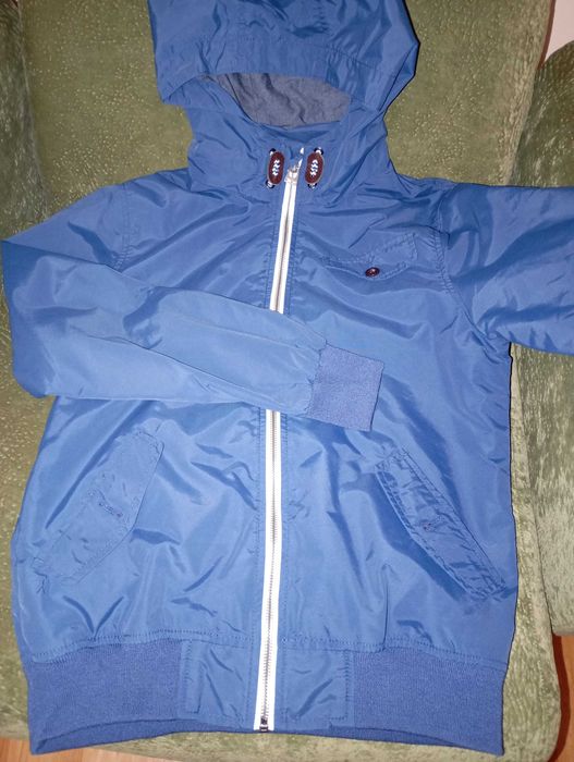 Яке  H&M пролетно- бомбър ръст 146. Пролетно Rebel ръст 158.