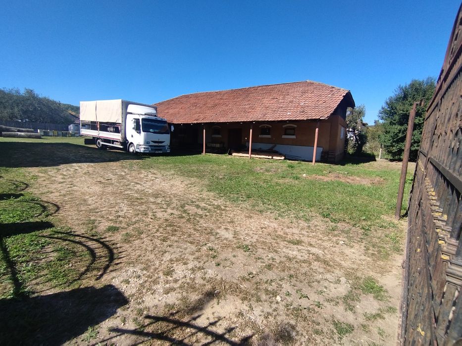 Casă 5 camere + living, teren 1.556 m² – Beleți-Negrești, jud. Argeș