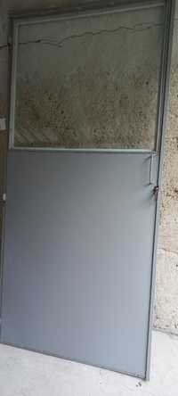 Много здрава метална врата със стъкло наполовината 94/198 см