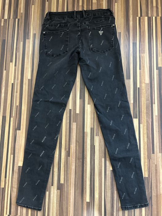 Дънки Guess оригинални.