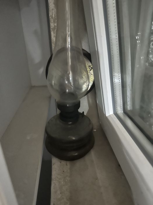 Lampa veche fara sticla in stare de functionare
