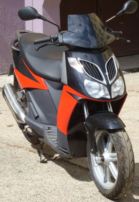 Aprilia SportCity 125 cmc - NOU. (scuter cu ~200km)