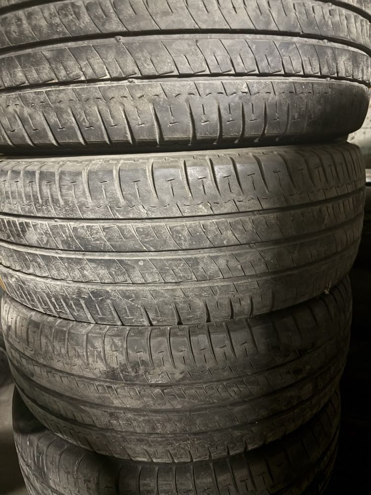 Продавам летни бусови гуми 235/65R16C Michelin -4бр