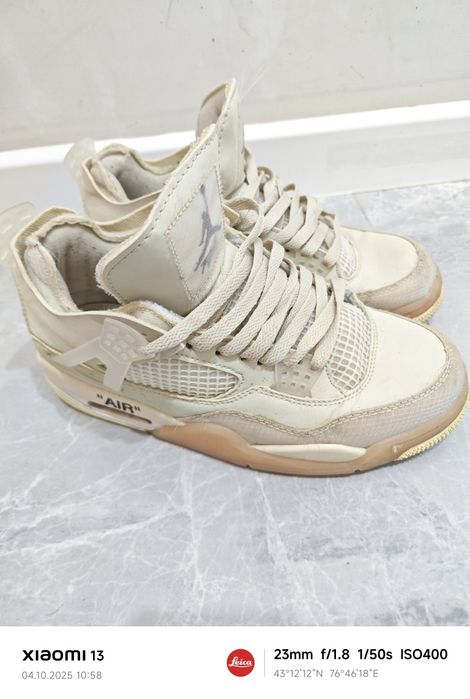 Это кроссовки Nike Air Jordan 4 Retro x Off-White «Sail», выполненные