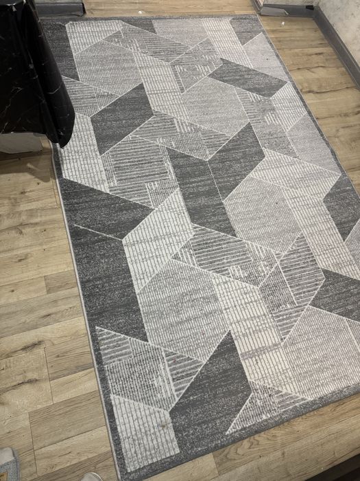 Ковры в отличном состояний