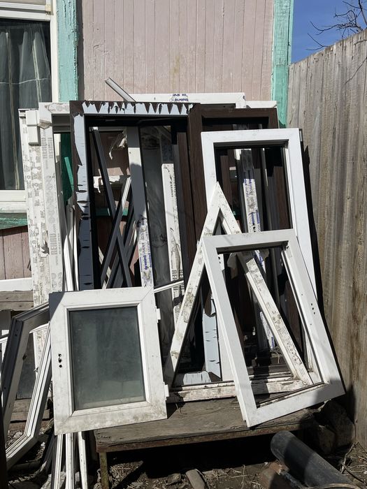 Продам оконные рамы