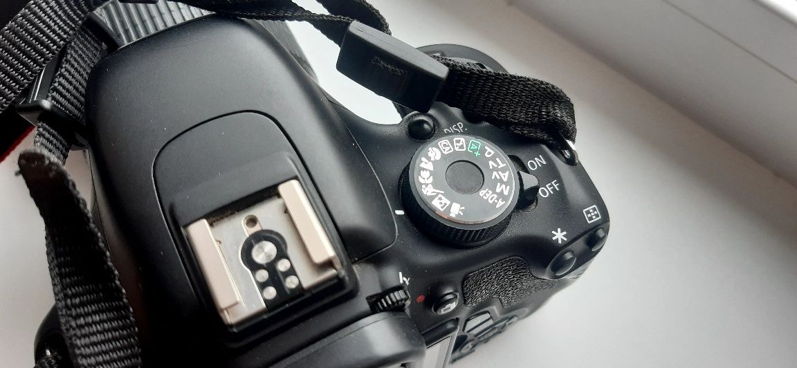 Зеркальный фотоаппарат Canon 600D