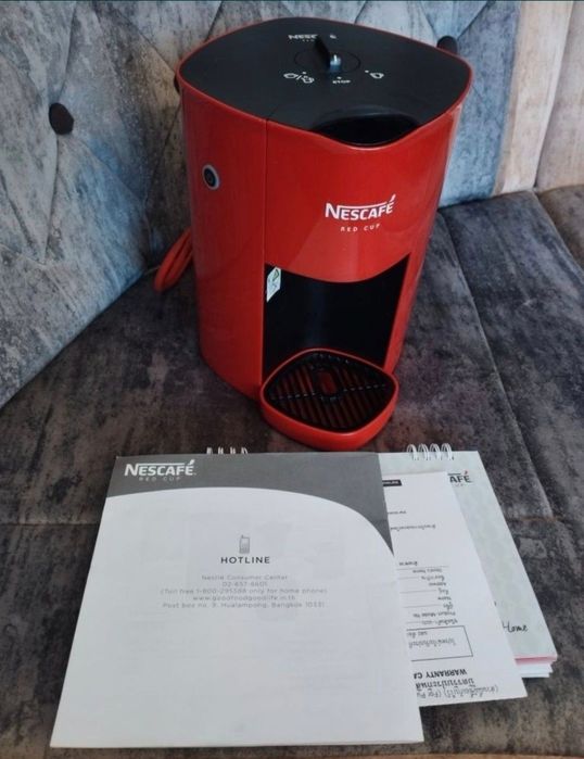 Кофемашинка Nescafe red mug coffee machine.