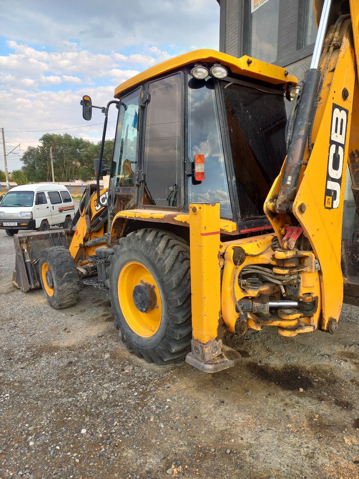 Traktor JCB 2017