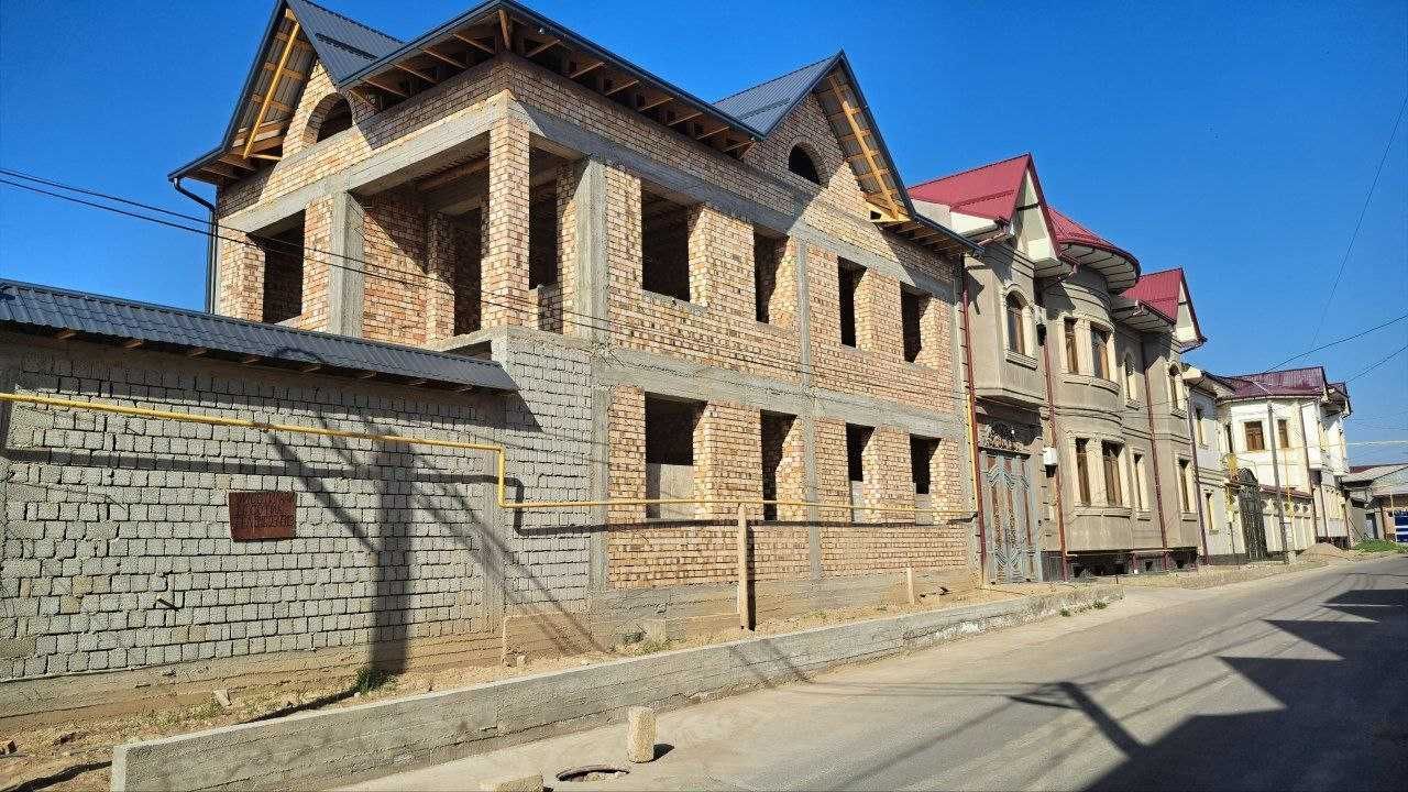 Сергели. Кенгмакон махалляси.1.7сотихда 5хонали коробкали уй сотаман .