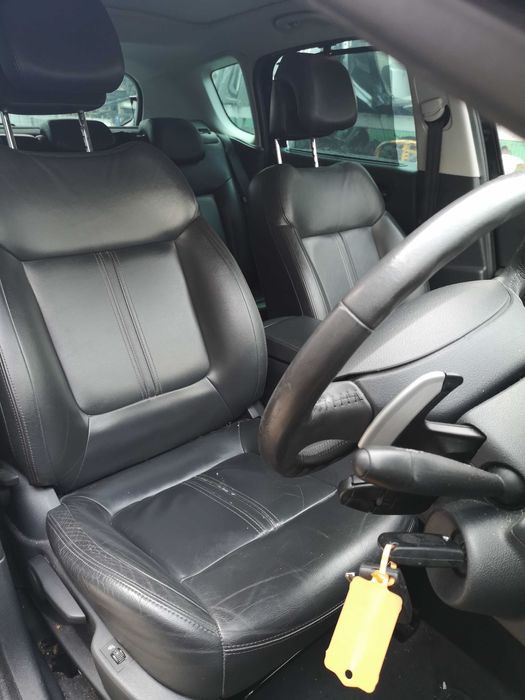 Dezmembrez Peugeot 3008 2010 1.6