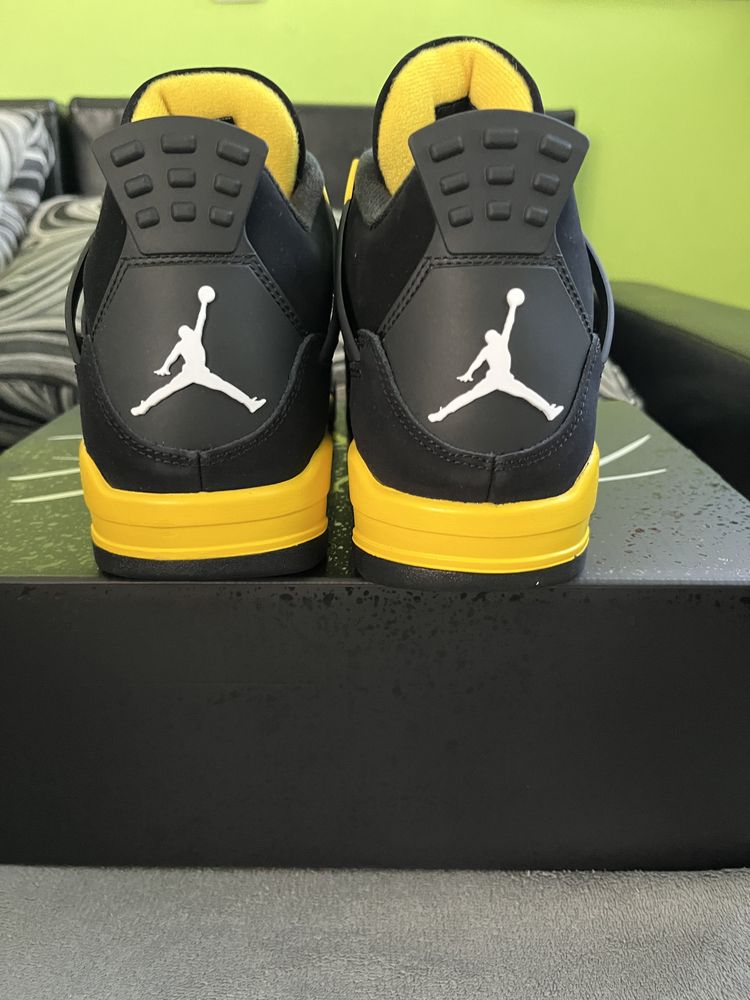 Jordan 4 thunder