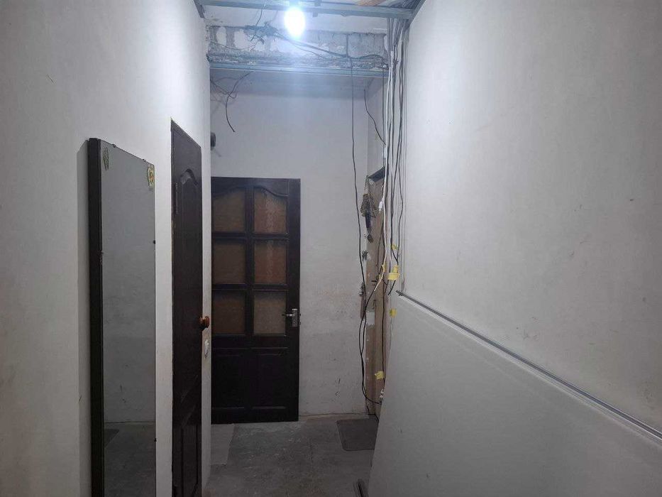 Сергели 1 2/1/5 квартира чистая,в стадии ремонта, рядом метро Чинор