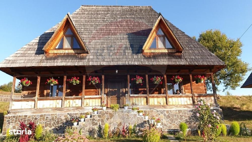Casă stil maramuresan 4 cam, 4 bai, teren 4000mp, Botiza, Maramures