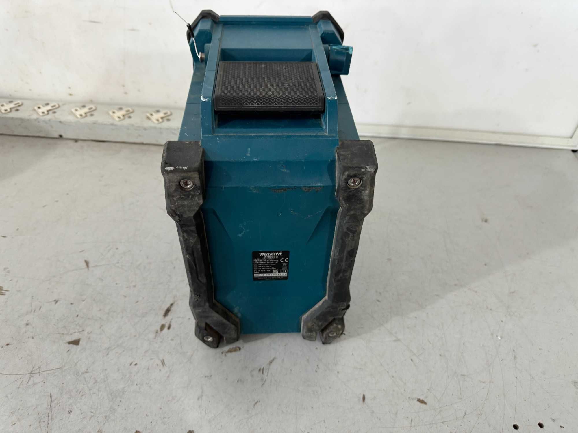 Радио - Makita MR003G