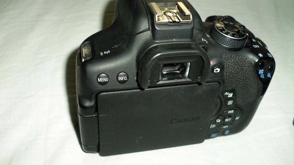 Фотоапарат Canon EOS 750D 24 MP FullHD Wi-Fi и оригинални обективи