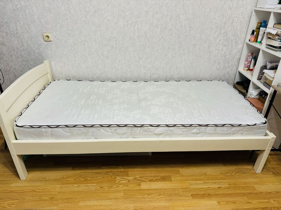 Кровать с ортопедическим матрасом