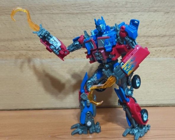 Vănd armele pentru figurinea Studio Series Optimus Prime