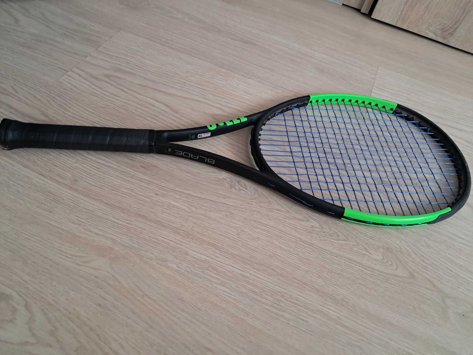 Vând rachetă de tenis