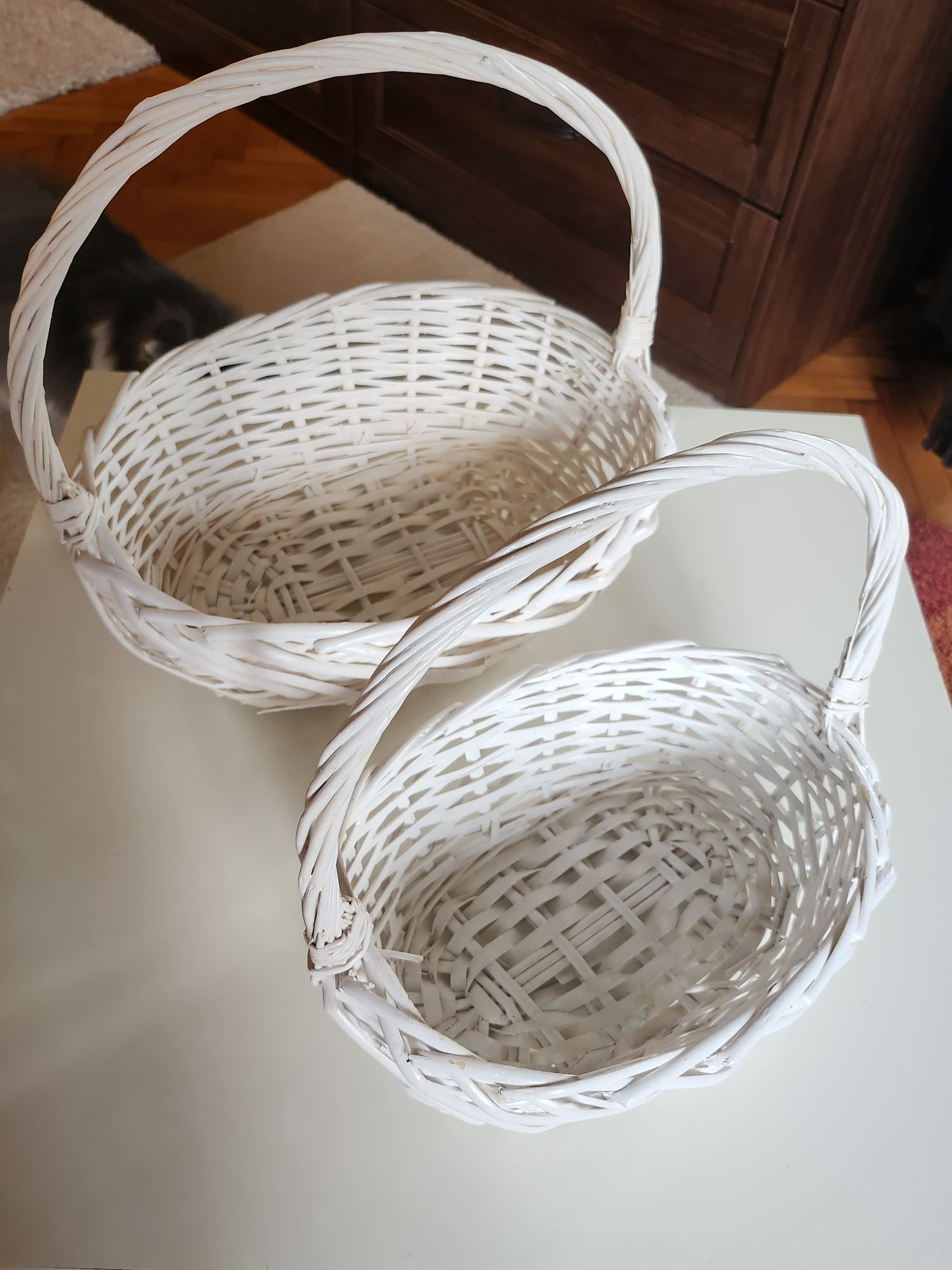 Подаръчни овални бели плетени кошници