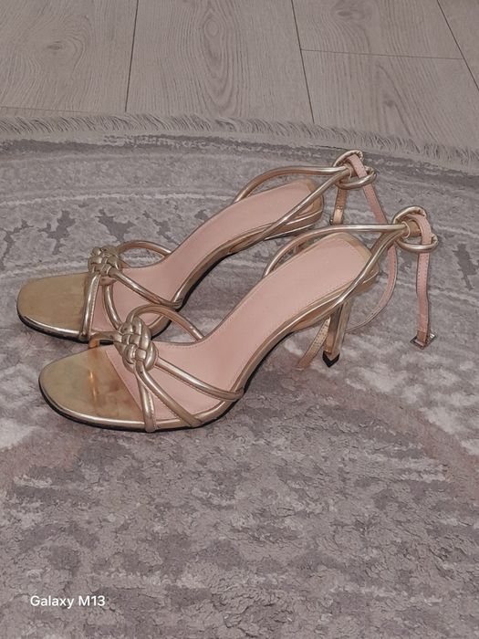 Hammasi 50 mingdan. Все по 50 тысяч.