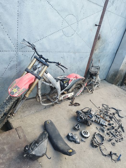 Dezmembrez honda crf 450