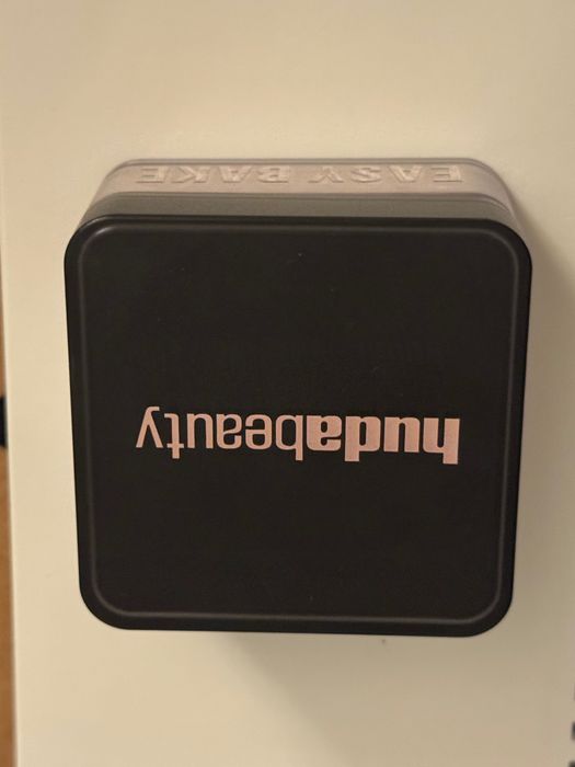 Пудра Huda Beauty