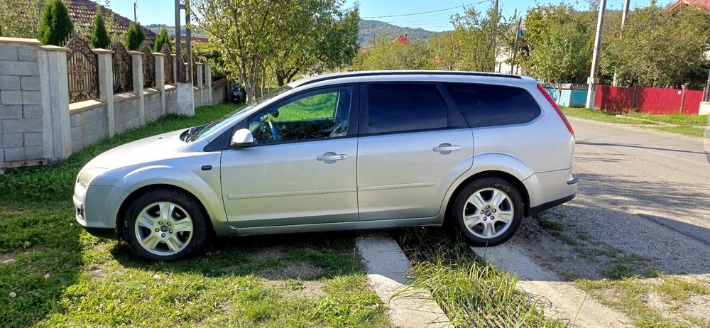 Ford Focus 2 1.6 benzină manual