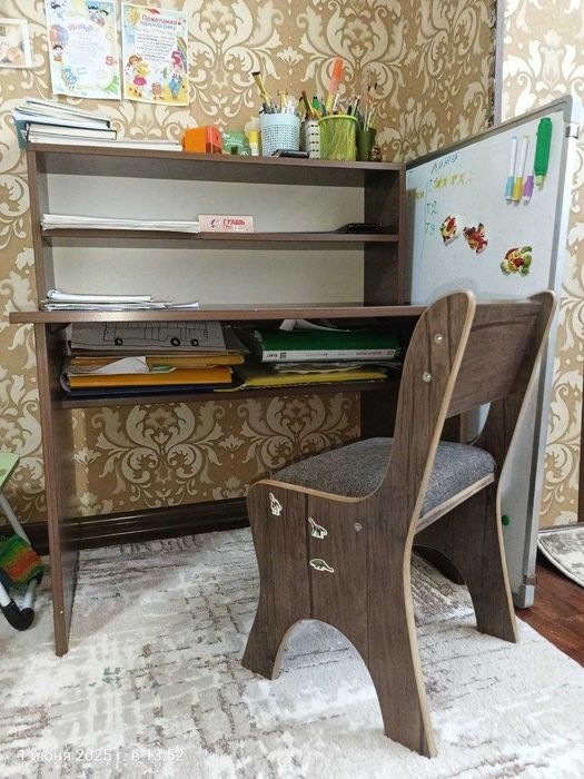 Детский письменный стол с стульчиком