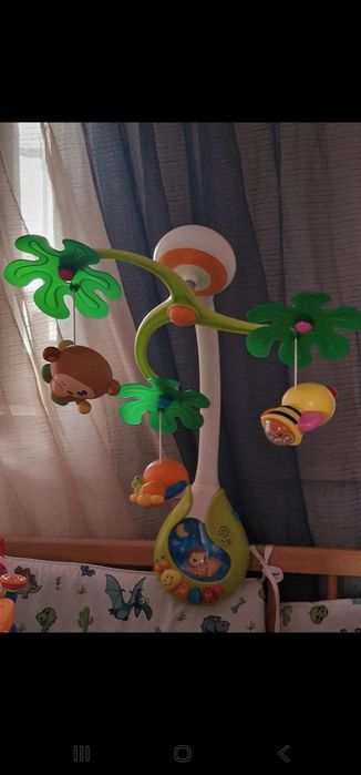 Carusel pătuț muzical cu lumini