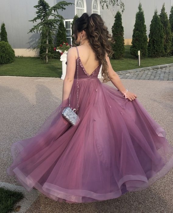 Rochie cu crapatura pe picior