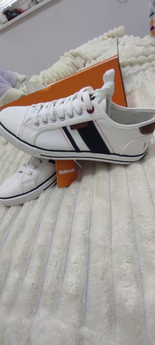 Чисто нови мъжки кецове 44 номер, стелка 28, 5 см оригинални.