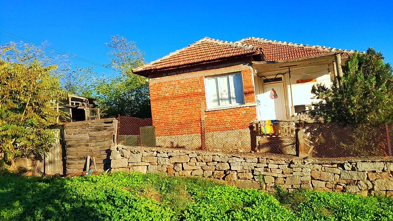 Продава се Къща в Тополовград - 1619 кв.м за 95 €/кв.м - Снимка #4